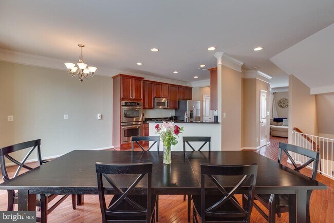 Building Photo - 43237 Highgrove Terrace