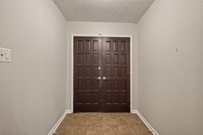 Building Photo - 16451 Cavendish Dr