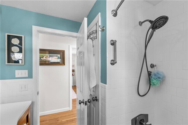 Building Photo - 60 Knollwood Cir