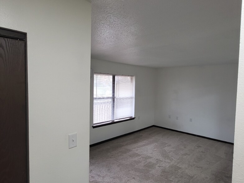 Building Photo - 1102 W McPherson St