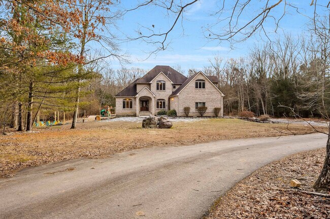 Building Photo - 1551 Wooded Acres Dr