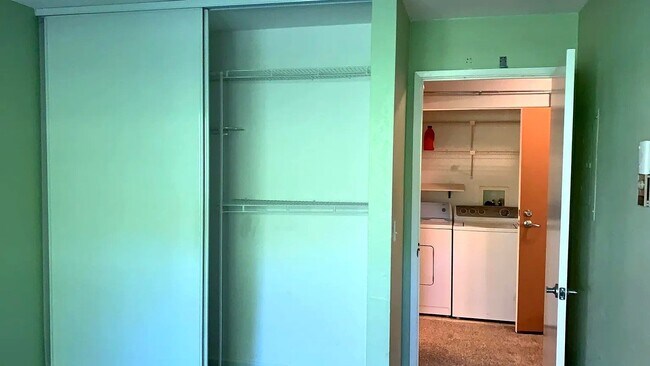 Building Photo - 39219 Guardino Dr
