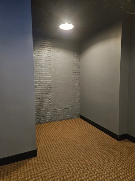 Building Photo - 329 S Washington Sq