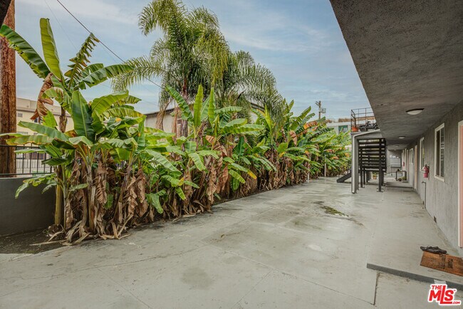 Building Photo - 4309 W Adams Blvd