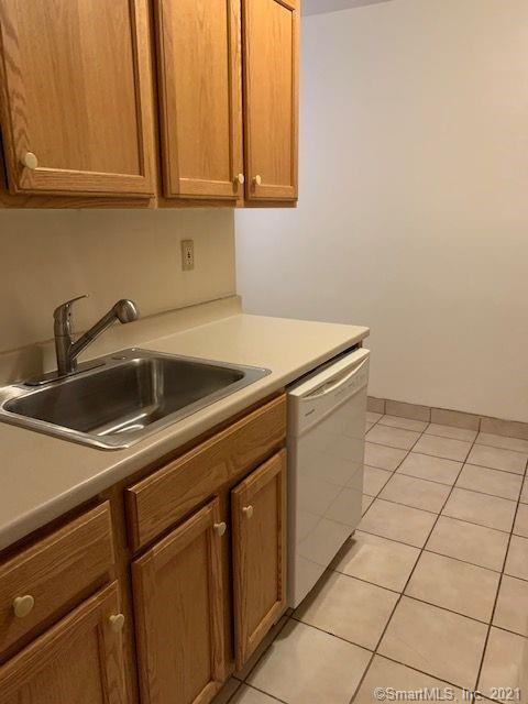 Building Photo - 112 Hoyt St