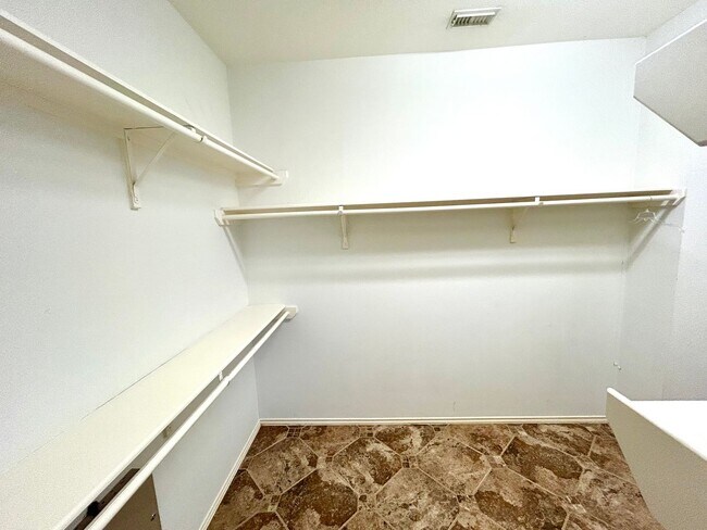 Building Photo - 8807 Brae Ridge Dr