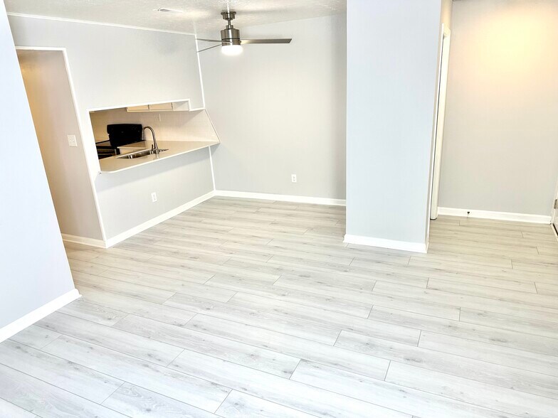 Building Photo - 124 S Sherrin Ave