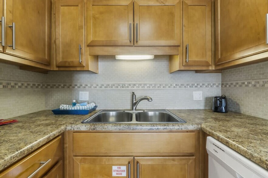 Building Photo - 8743 Thomas Dr