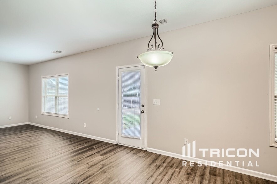 Building Photo - 1057 Sutherland Dr