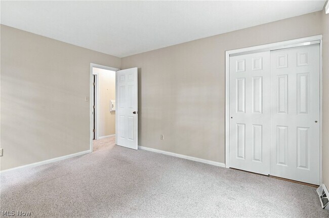 Building Photo - 6832 Green Ridge Ave