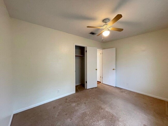 Building Photo - 205 Juniper Dr