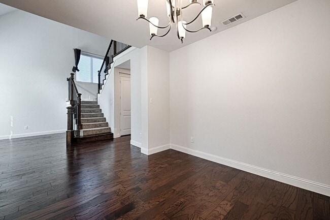 Building Photo - 4524 Del Rey Ave