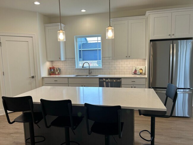 Building Photo - 5706-5708 Eternity Drive