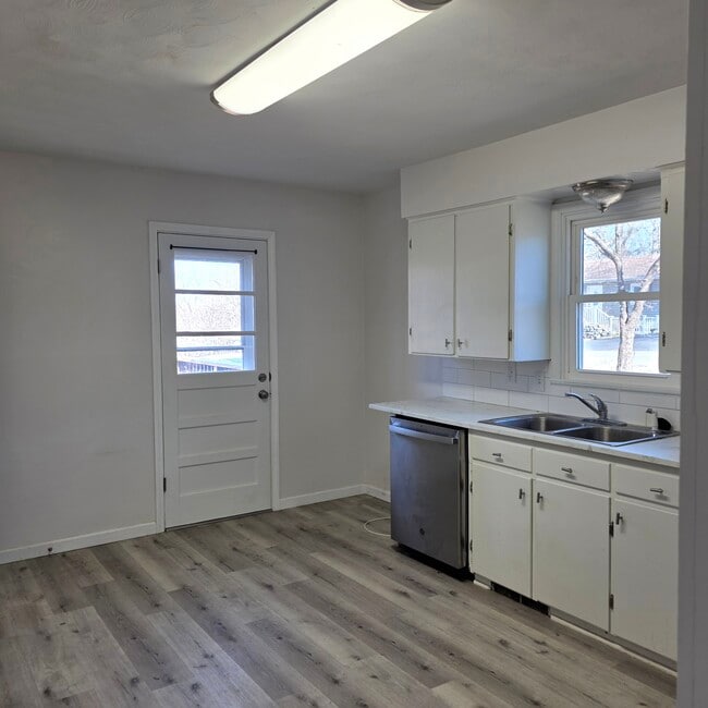 Building Photo - 1503 S 5th Ave