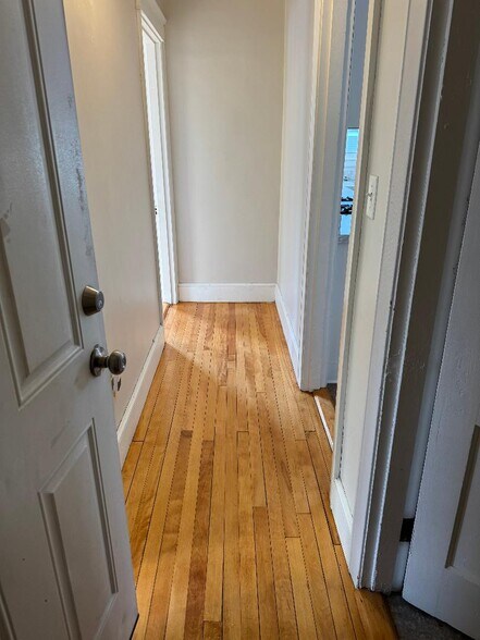 Building Photo - 868 Broadway