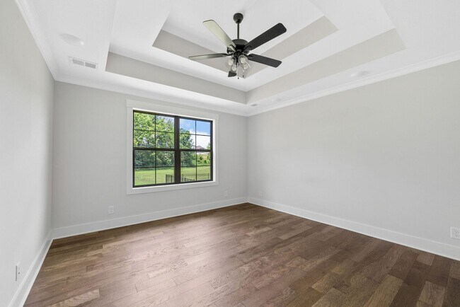 Building Photo - Modern Ranch Rental Near Rossview!