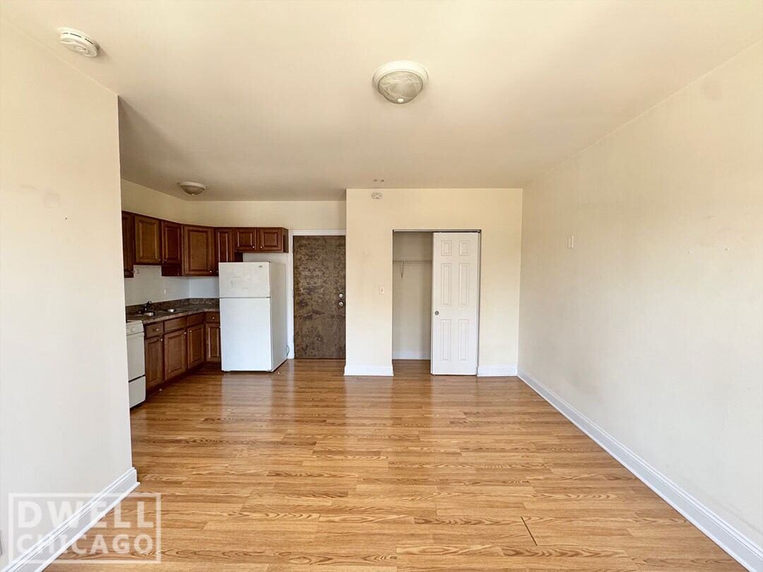 Building Photo - 2606 N Kimball Ave
