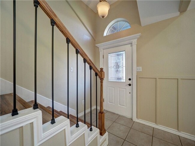 Building Photo - 3 bedroom 3 bath house