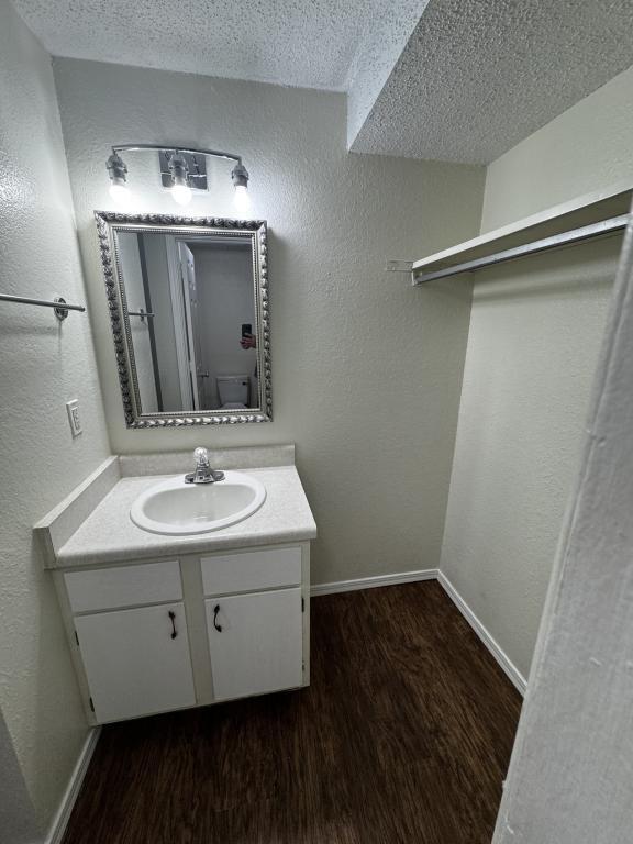 Building Photo - 103 E Central Ave