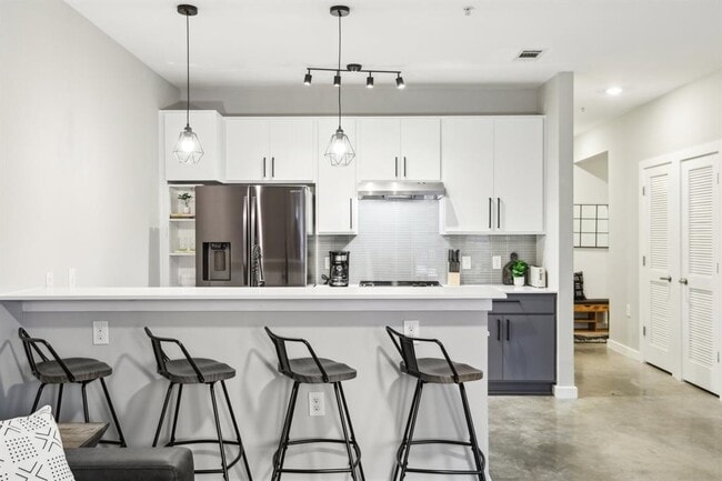 Building Photo - 2505 Thornton Rd