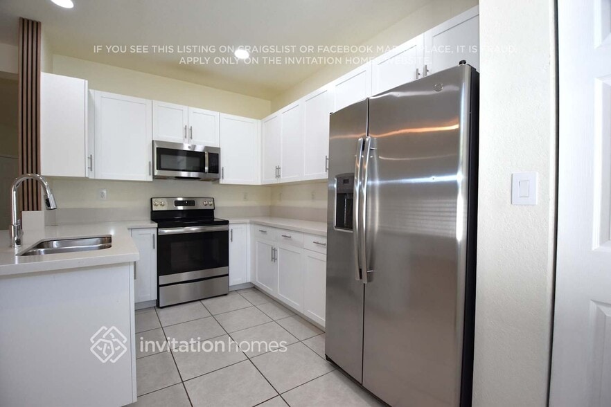 Building Photo - 3422 W 106th Terrace