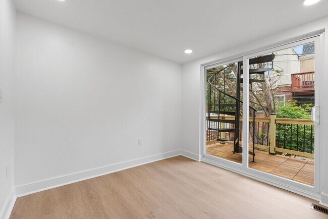 Building Photo - 203 S Madeira St