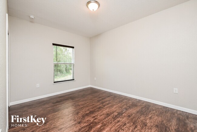 Building Photo - 3379 Toluca Terrace