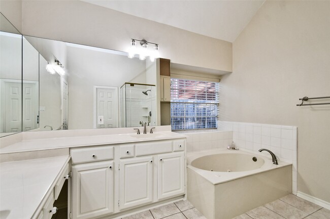 Building Photo - 1506 Forest Home Dr