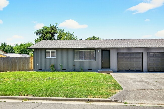 Building Photo - Modern 2-Bedroom Duplex with New Kitchen &...