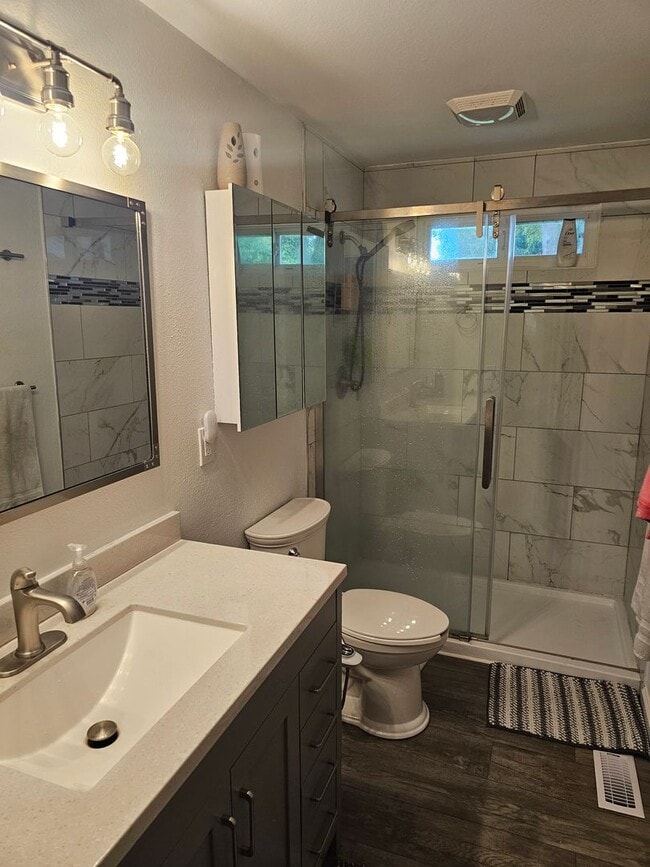 Building Photo - Beautifully Renovated 3 Bed/1 Bath Rambler in Lacey Available 6/01/26! Close to JBLM!!!