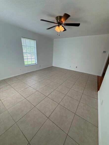 Building Photo - 4951 Wedgewood Way
