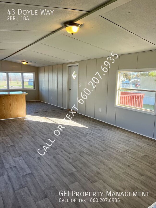 Building Photo - Cozy updated 2 bedroom home! Home Warranty...