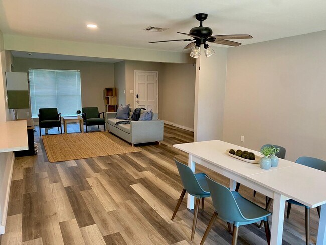 Primary Photo - 6023 Claridge Dr