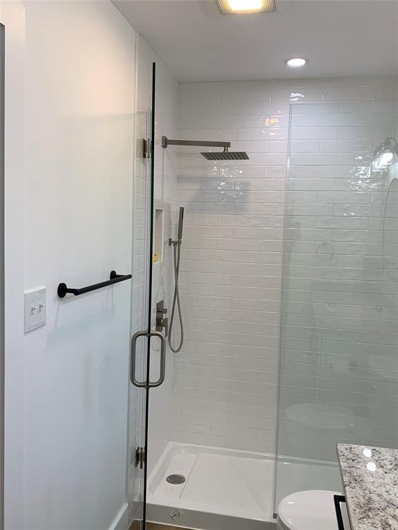 Building Photo - 3503 Roanoke Dr