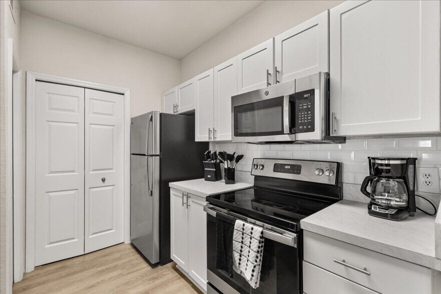 Building Photo - 19138 Portofino Dr