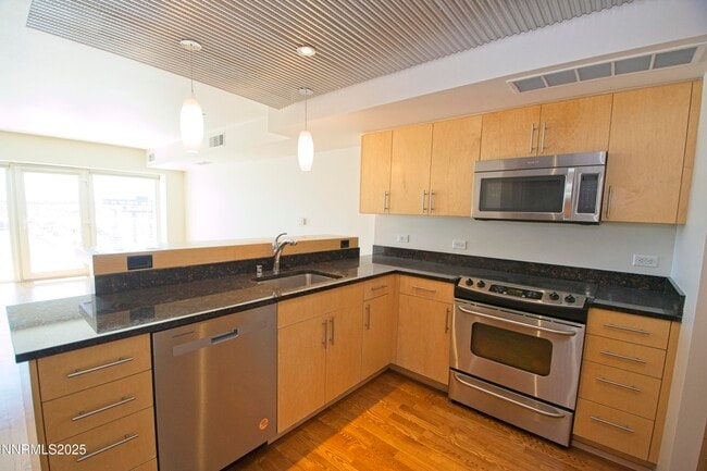 Building Photo - 255 N Sierra St
