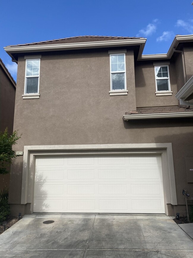 Building Photo - 3925 Lookout Dr