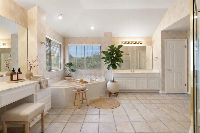 Building Photo - 10707 Bramblecrest Dr