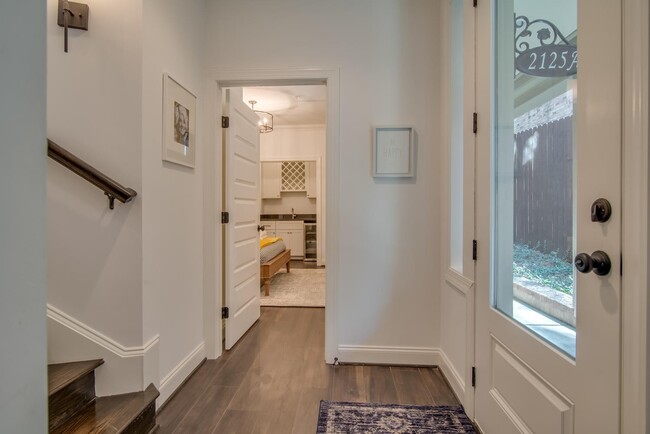 Entry Foyer - 2123 Acklen Ave