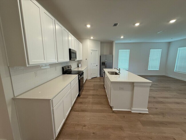 Building Photo - Free Wi-Fi for the first year! 4 Bed/2 Bat...