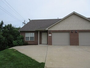 Building Photo - 501-503-503 Glenstone Dr