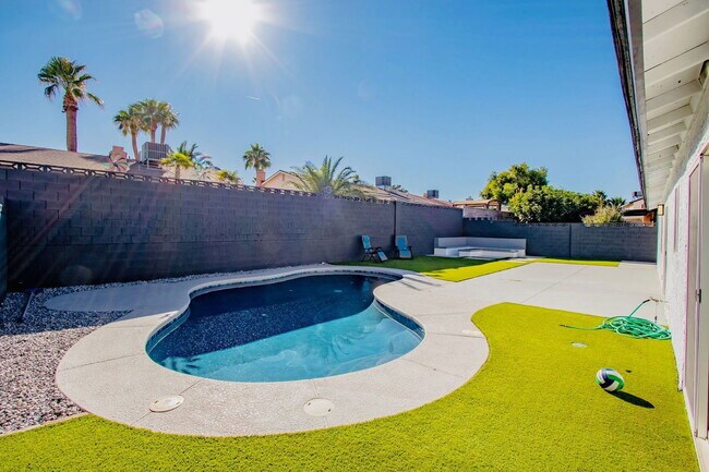 Building Photo - 6287 W Katella Ave