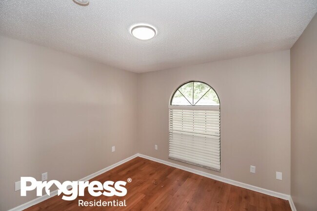 Building Photo - 8155 Pineverde Ln