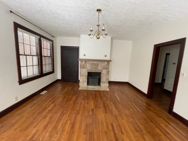 Building Photo - 1004 W 7th St