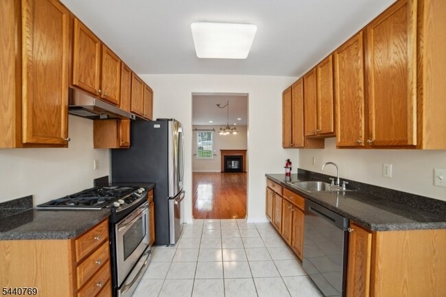 Building Photo - 533 Coventry Dr