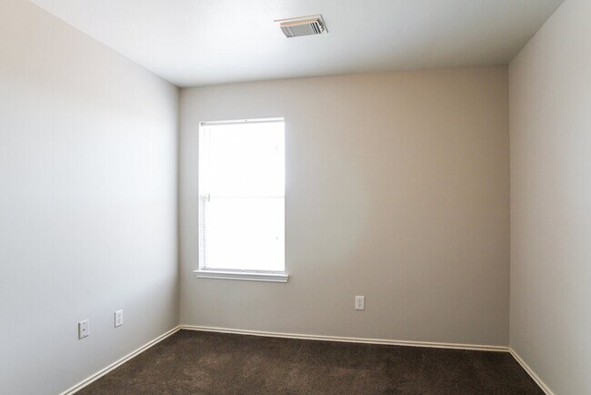 Building Photo - 21243 Linden House Ct