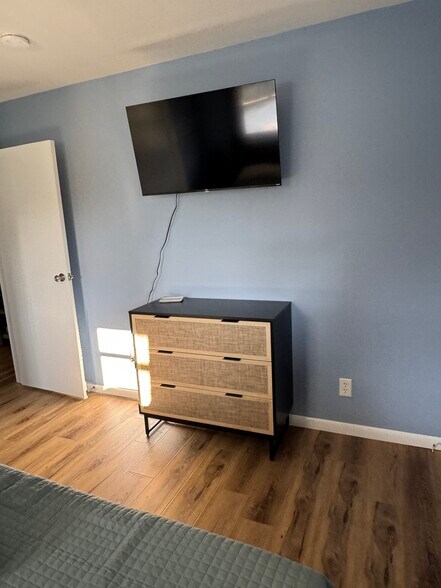 Building Photo - 40 Ems C24g Ln