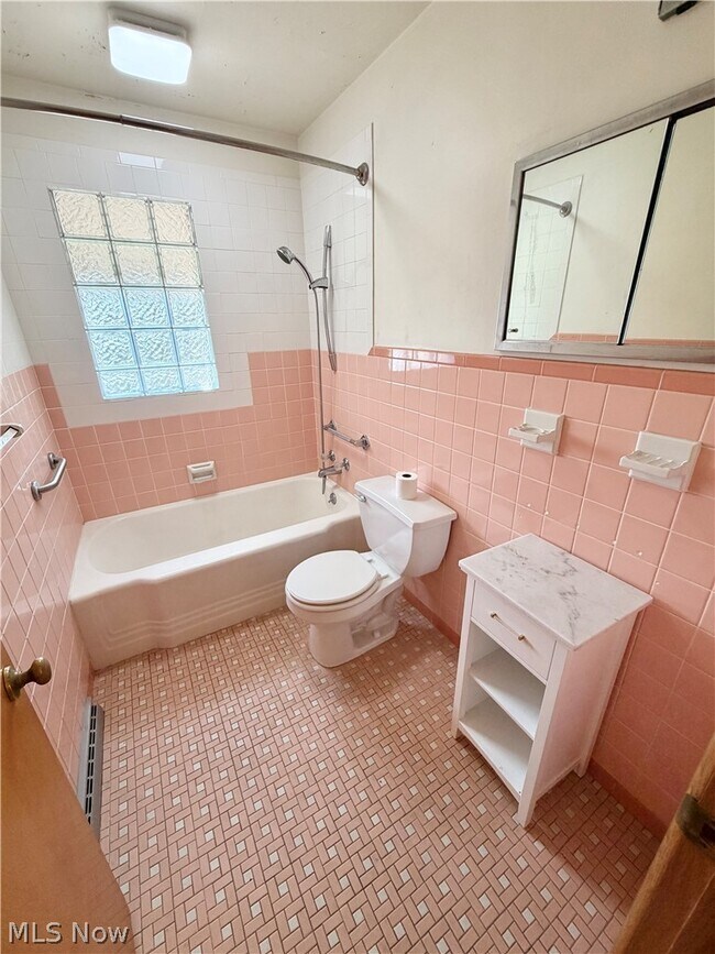 Building Photo - 32 Orchard Dr