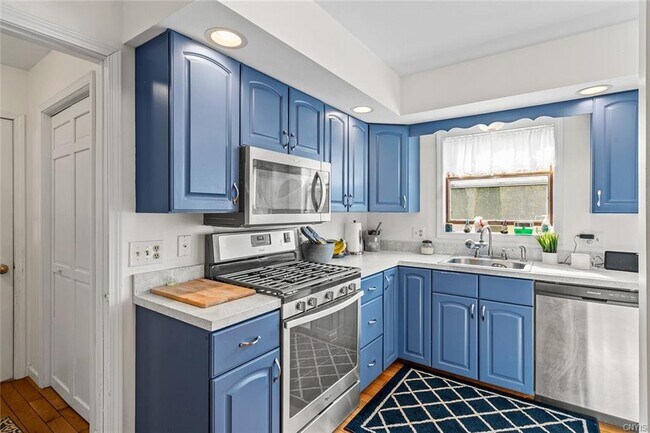 Building Photo - 199 Academy St