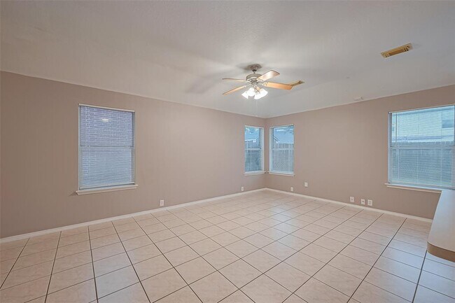 Building Photo - 4826 Cliffpoint Ct